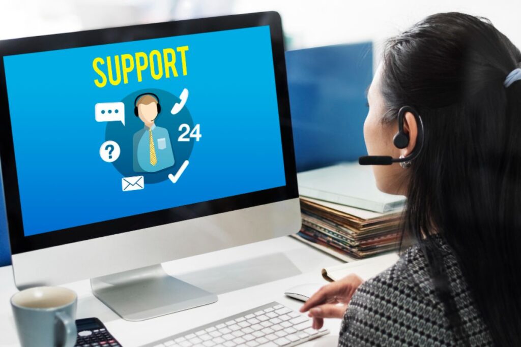 Outsourced Chat Support vs. In-House Solutions: What's Best for You