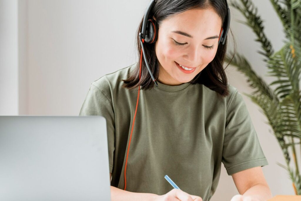 Benefits of Outsourcing Live Chat Support