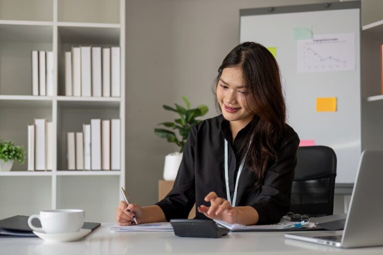 Differences Between In-house and Outsourced Bookkeeping in the Philippines